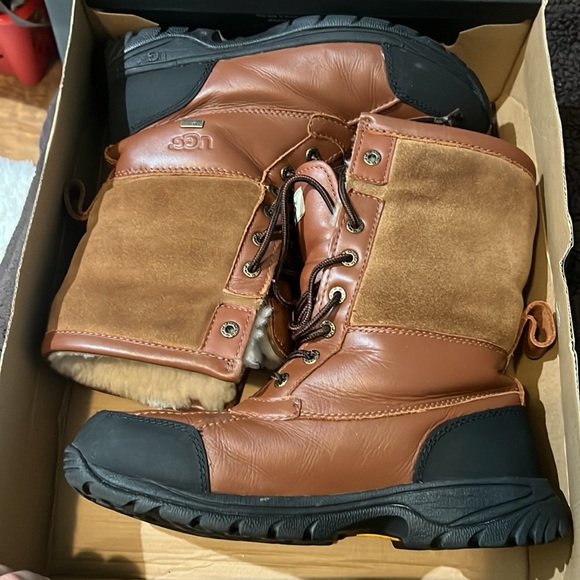 Ugg Event fabrics waterproof Boot with fuzz inside! Original box - Picture 3 of 10